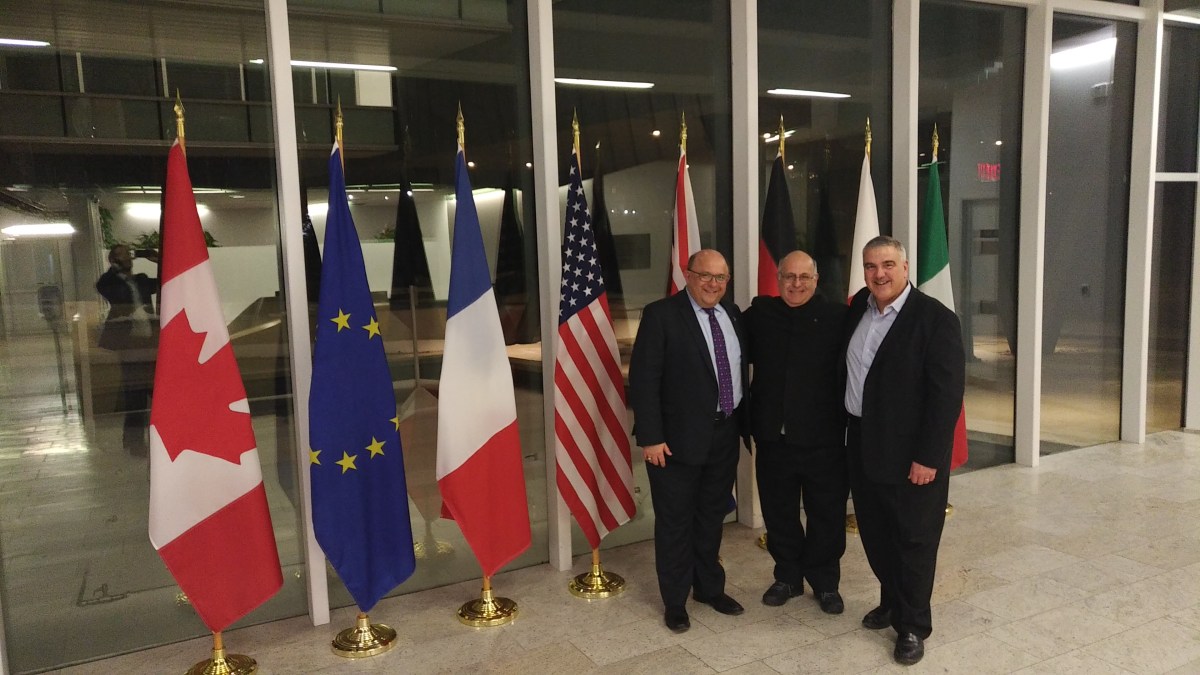 Alan with Mayor Barry Vrbanovic, City of Kitchener, and Mayor Dave Jaworsky, City of Waterloo